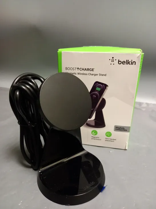 BOXED BELKIN BOOST CHARGE MAGNETIC WIRELESS CHARGING STAND 