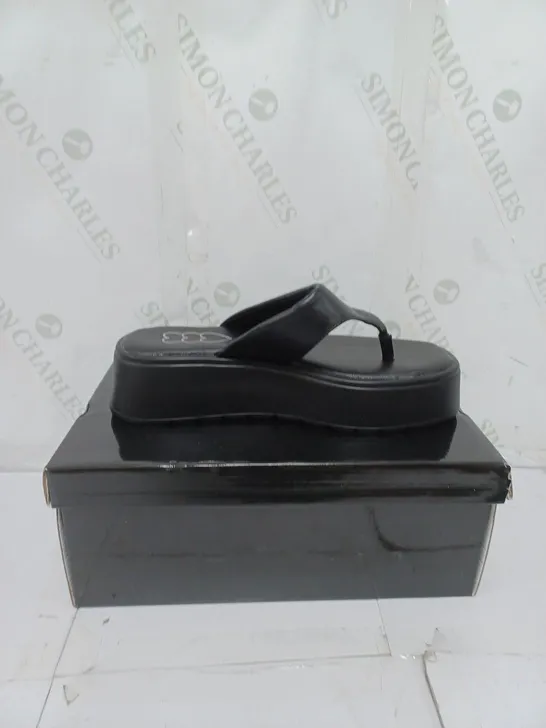 KOI FOOTWEAR LADIES BLACK CHUNKY SLIDERS SIZE 5