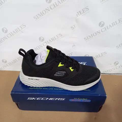 BOXED PAIR OF SKECHERS SIZE 8