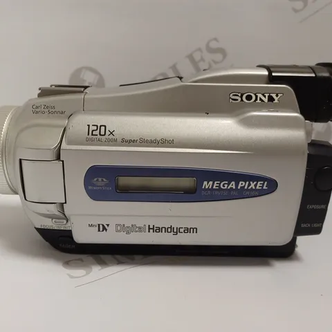 SONY DIGITAL HANDYCAM WITH 120X ZOOM 