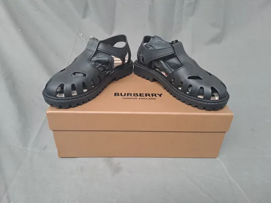 BOXED PAIR OF BURBERRY KIDS SANDALS IN BLACK UK SIZE 12