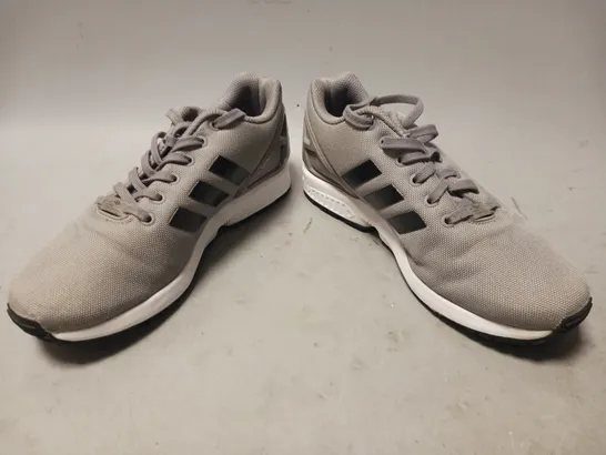 PAIR OF ADIDAS ZX FLUX SHOES IN GREY UK SIZE 8