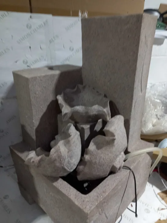 BOXED UNBRANDED GARDEN WATER FOUNTAIN FEATURE 