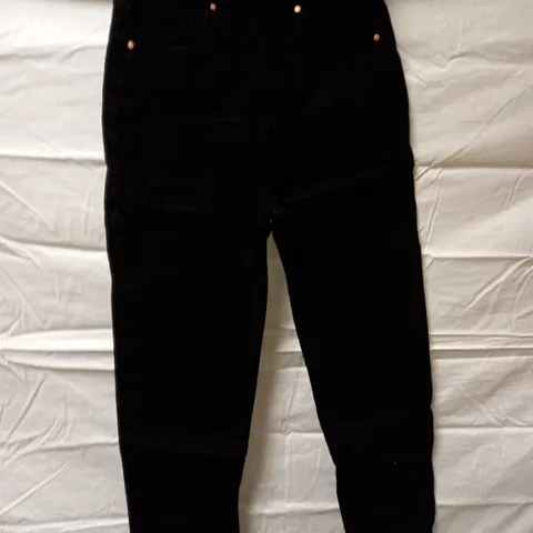 BOX OF APPROX 25 BRAND NEW COTTON:ON STRETCH MOM JEANS - BLACK SIZE AUS 6