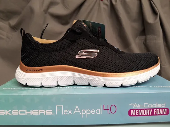 BOXED SKETCHERS FLEX APPEAL 4.0 TRAINERS - UK 7 