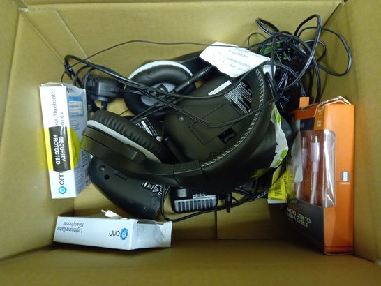 LOT OF APPROXIMATELY 10 ASSORTED ELECTRICAL ITEMS, TO INCLUDE EARPHONES, CHARGERS, ETC