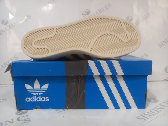 BOXED PAIR OF ADIDAS SUPERSTAR SHOES IN BLACK/WHITE UK SIZE 4