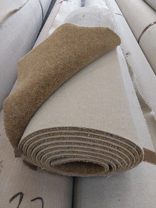 ROLL OF QUALITY CRESTA CARPET // SIZE: APPROX 0.98 X 3m