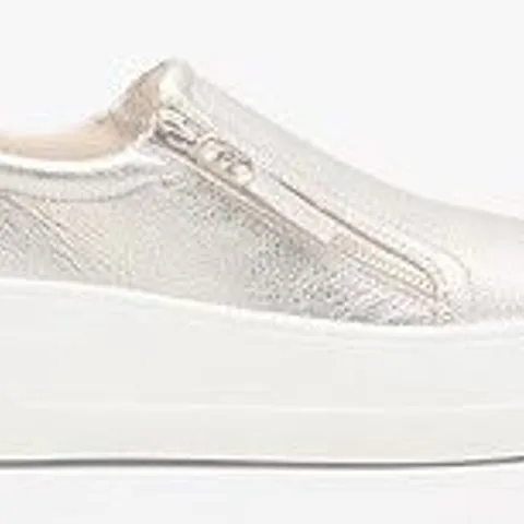 DUNE LONDON EPISODIC WEDGE TRAINER GOLD SIZE 6