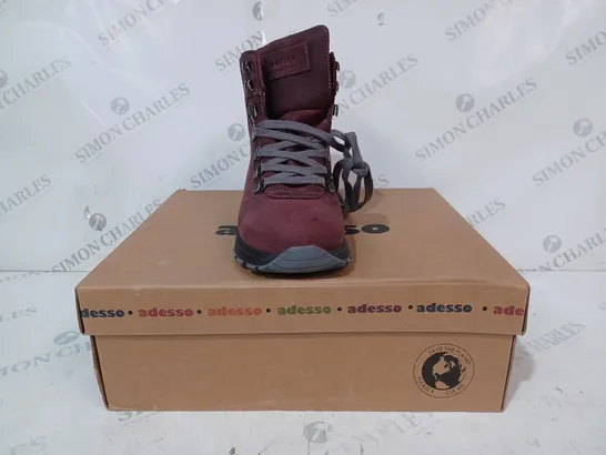 BOXED PAIR OF ADESSO AERA WATERPROOF BOOTS IN DRY ROSE COLOUR SIZE 7