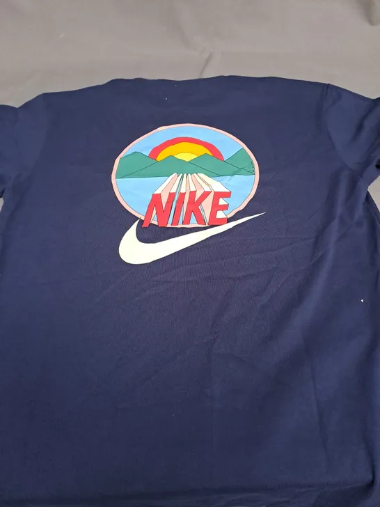 NIKE GRAPHIC T-SHIRT SIZE M