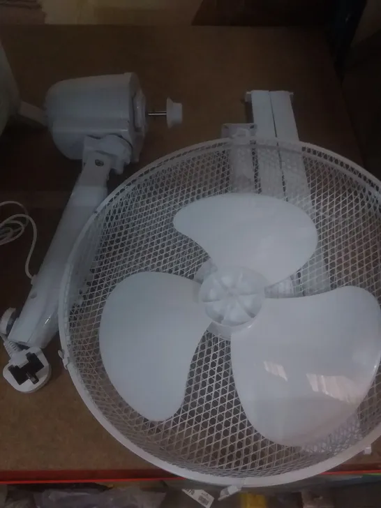 ARLEC 16"3 BLADE WHITE PEDESTAL FAN