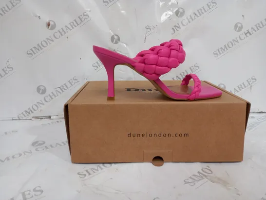 BOXED PAIR OF DUNE LONDON PINK LEATHER PLAITED MID HEEL MULE IN SIZE 7