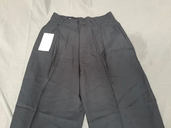 ZARA PANTS IN BLACK SIZE MEDIUM