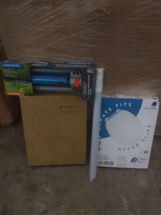 PALLET OF ASSORTED ITEMS INCLUDING TOILET SEATS, VARIABLE-WIDTH OSCILLATING SPRINKLER