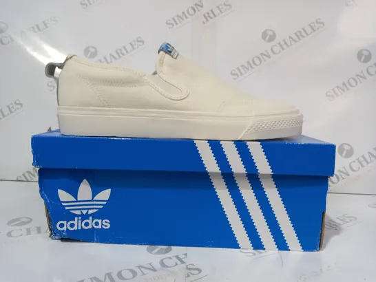 BOXED PAIR OF ADIDAS NIZZA SLIP-ON SHOES IN CREAM UK SIZE 6