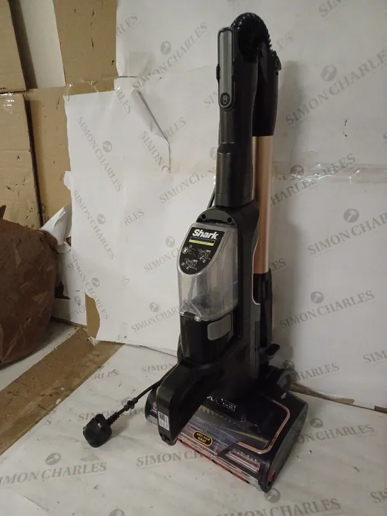 SHARK CORDED STICK VACUUM HZ500UKT