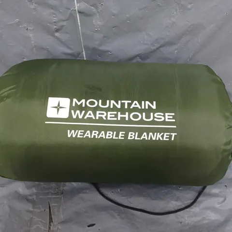 MOUNTAIN WAREHOUSE WEARABLE BLANKET IN KHAKI