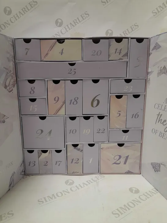 GLOSSYBOX FREEZE THE MOMENT ADVENT CALENDER 