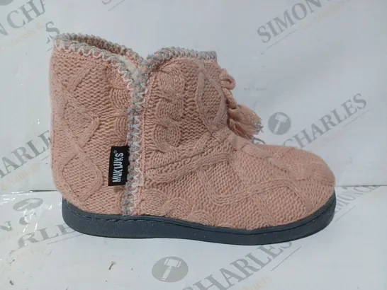 PAIR OF MUK LUKS LINA SLIPPER BOOTS IN ROSE SIZE UK 4