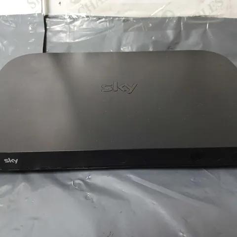 SKY Q BOX ES340D8