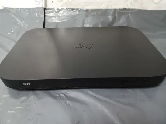 SKY Q BOX ES340D8