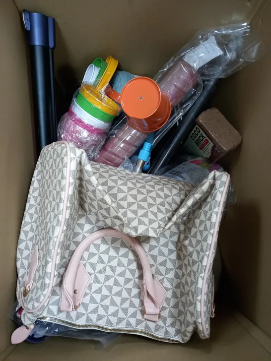 BOX OF APPROXIMATELY 15 ASSORTED ITEMS TO INCLUDE HAND BAG, GARDENING GLOVES, CHOCK BRICK ETC