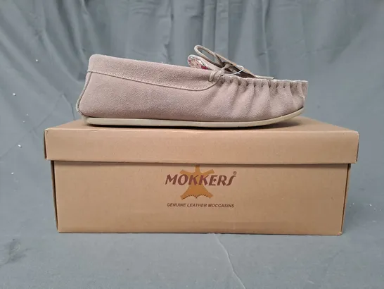 BOXED PAIR OF MOKKERS SUEDE SHOES IN PINK SIZE 5