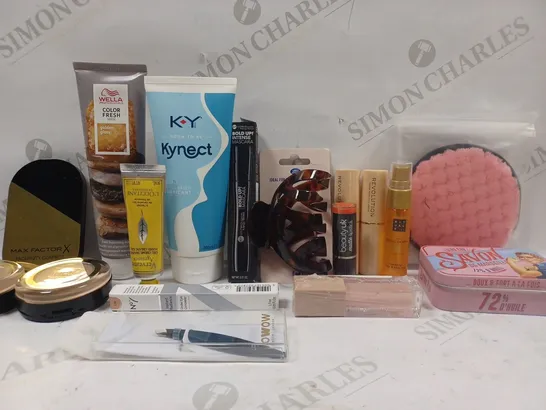 BOX OF APPROX 10 ASSORTED BEAUTY PRODUCTS TO INCLUDE WELLA FRESH COLOR MASK, NO7 CONCEALER #1.25, WOW LONDON TWEEZERS, ETC 