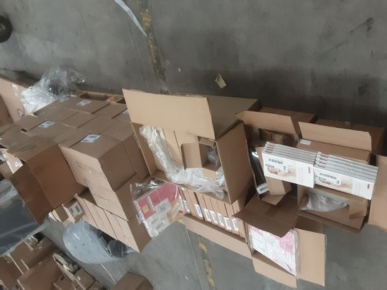 PALLET OF ASSORTED CLARINS ITEMS TO INCLUDE:lip perfecting base, lamp part,smoothes lines&wrinkles,2019 spring collection,body fit guide (russian),2019 sun guide (french) the essentials-dark spot 