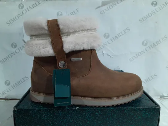 BOXED EMU ALL WEATHER SCOTT WATERPROOF SHEEPSKIN ANKLE BOOTS, brown - SIZE 7