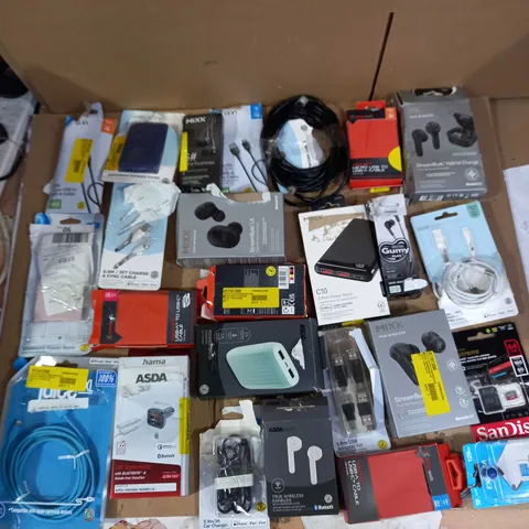 LOT OF APPROX 20 ASSORTED TECH TO INCLUDE MICROSD CARDS, EARPHONES, PHONE CHARGERS ETC