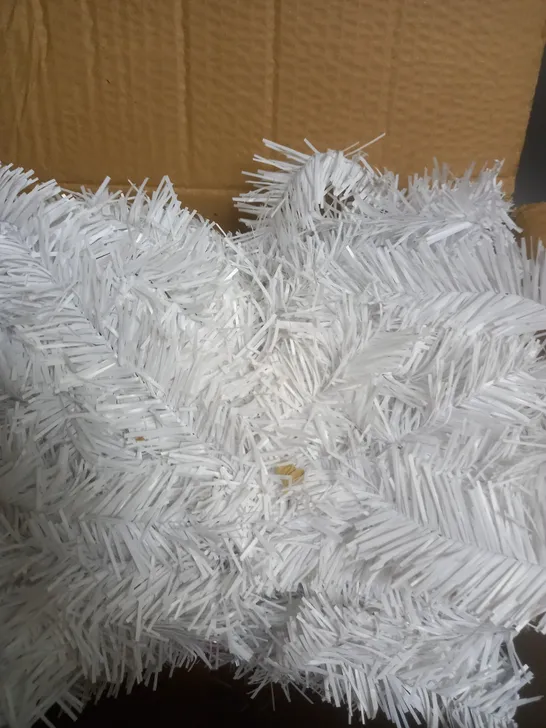 BOXED UNBRANDED LED WHITE PINE GARLAND 