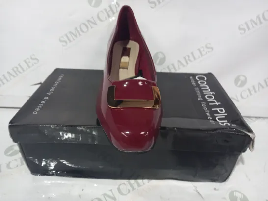 BOXED PAIR OF COMFORT PLUS LOW BLOCK HEEL SLIP-ON SHOES IN WINE RED SIZE 4