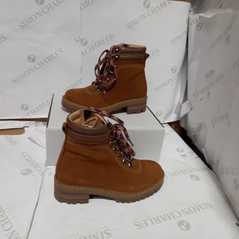 BOXED PAIR OF TAN HIKER BOOTS - SIZE 4