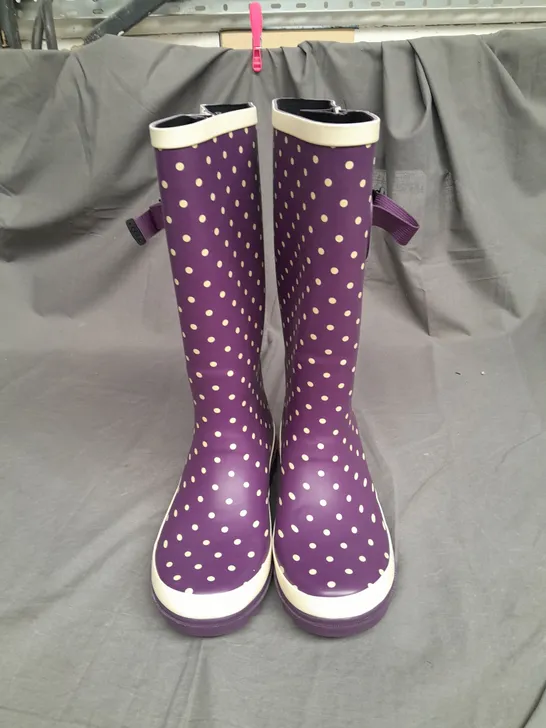 WIDE WELLY COMPANY - PURPLE POLKA DOT WELLIES SIZE UK 6