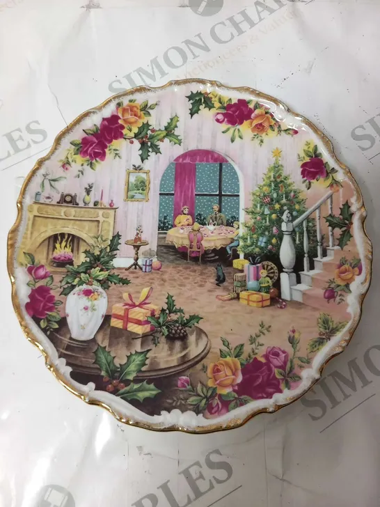 ROYAL ALBERT BONE CHINA CHRISTMAS MAGIC IN CELEBRATION OF AN OLD COUNTRY ROSES CHRISTMAS AT HOME BY FRED ERRILL PLATE 1988
