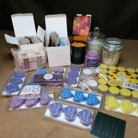 LOT OF APPROXIMATELY 18 SCNETED CANDLES AND PRODUCTS TO INCLUDE AUTUMN PULBROOK & GOULD SCENETD CANDLE, JASMINE SCENTED CANDLE, BLACK RASPBERRY AND VANILLA WAX MELT, ETC