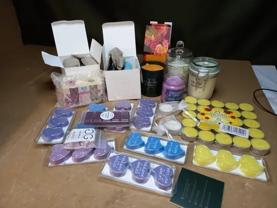 LOT OF APPROXIMATELY 18 SCNETED CANDLES AND PRODUCTS TO INCLUDE AUTUMN PULBROOK & GOULD SCENETD CANDLE, JASMINE SCENTED CANDLE, BLACK RASPBERRY AND VANILLA WAX MELT, ETC