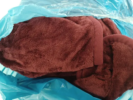 BOXED COZEE HOME VELVETSOFT HEATED THROW IN SHIRAZ WINE