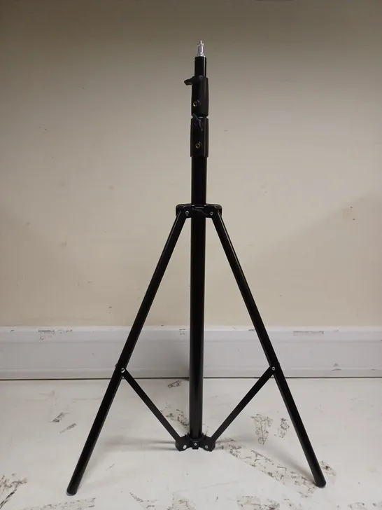 BOXED MULTI FUNCTIONAL TRIPOD.