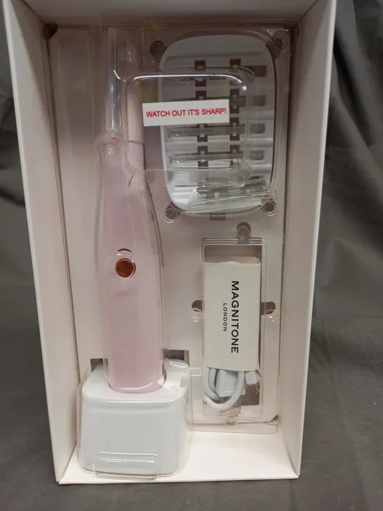 BOXED MAGNITUDE LONDON DERMAQUEEN DERMAPLATE EXFOLIATOR