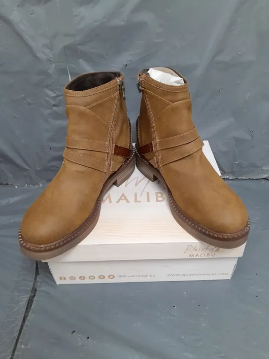 BOXED PAIR OF BLOWFISH MALIBU VEGAN NUBUCK BOOTS IN RUST SIZE 6