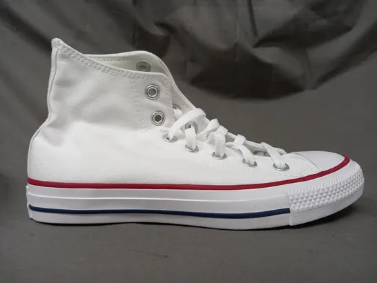 BOXED PAIR OF CONVERSE SHOES IN OPTICAL WHITE UK SIZE 5