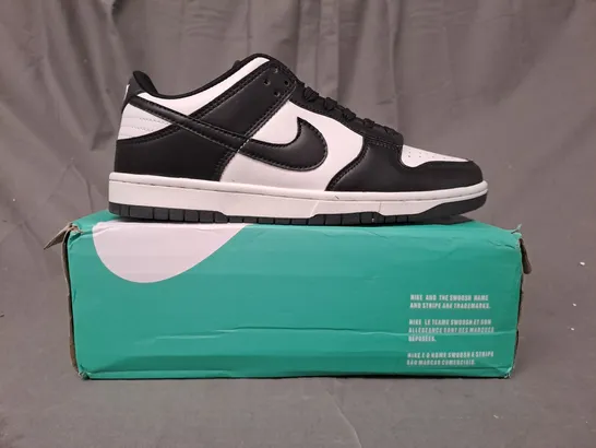 BOXED PAIR OF NIKE SB SHOES IN BLACK/WHITE UK SIZE 8