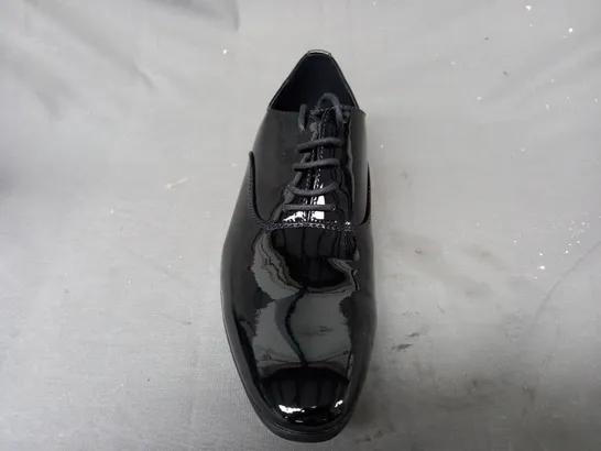 BOXED PAIR OF AM LACE UP SHOES IN WONDERFULLY FABULOUS GLOSSY BLACK UK SIZE 10