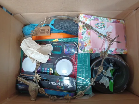 BOX OF APPROX 15 ITEMS TO INCLUDE - MOOD MAGIC LED LIGHTS - MARKS MAN CUTTING MAT - MOTHERS DAY NOTE BOOK ECT 