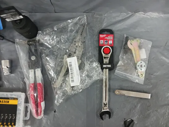 LARGE QUANTITY OF ASSORTED CAR TOOLS TO INCLUDE; MILWAUKEE 16MM RATCHET SPANNER AND TWO WIRE CRIMPER PLIERS