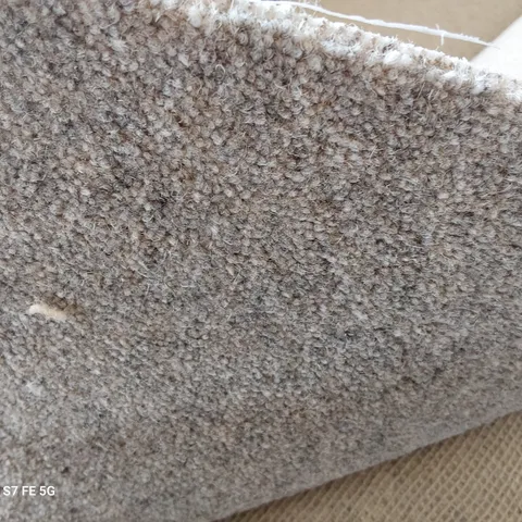 ROLL OF QUALITY DIM HEATHERS CARPET APPROXIMATELY 5M × 2.62M