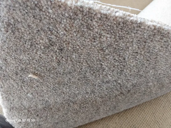 ROLL OF QUALITY DIM HEATHERS CARPET APPROXIMATELY 5M × 2.62M